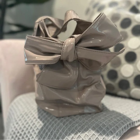 VALENTINO Nuage Patent Leather Bow Bag - Nude - Picture 3 of 6